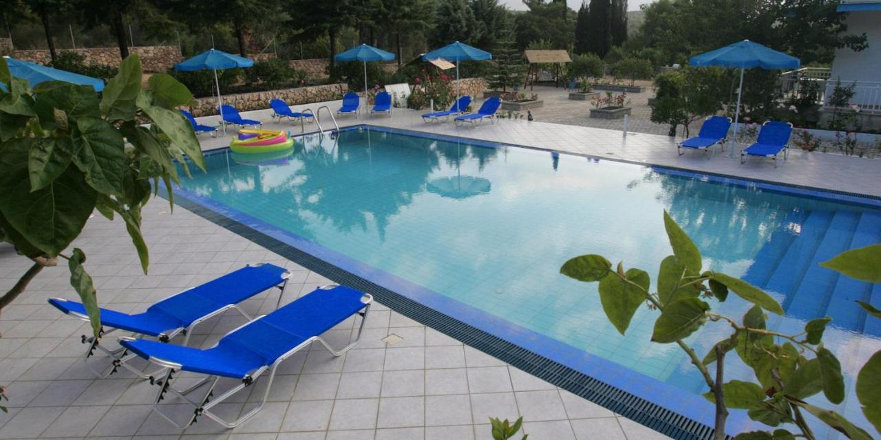 Blue White Apartments - Kefallonia Poolside Retreats 스파르티아 외부 사진