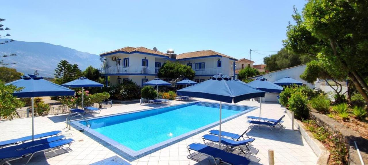 Blue White Apartments - Kefallonia Poolside Retreats 스파르티아 외부 사진