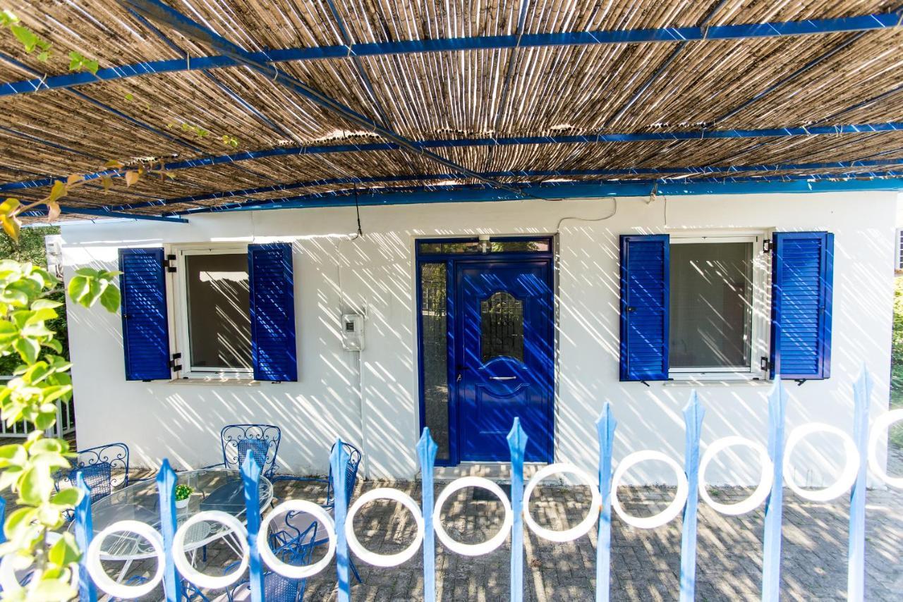 Blue White Apartments - Kefallonia Poolside Retreats 스파르티아 외부 사진
