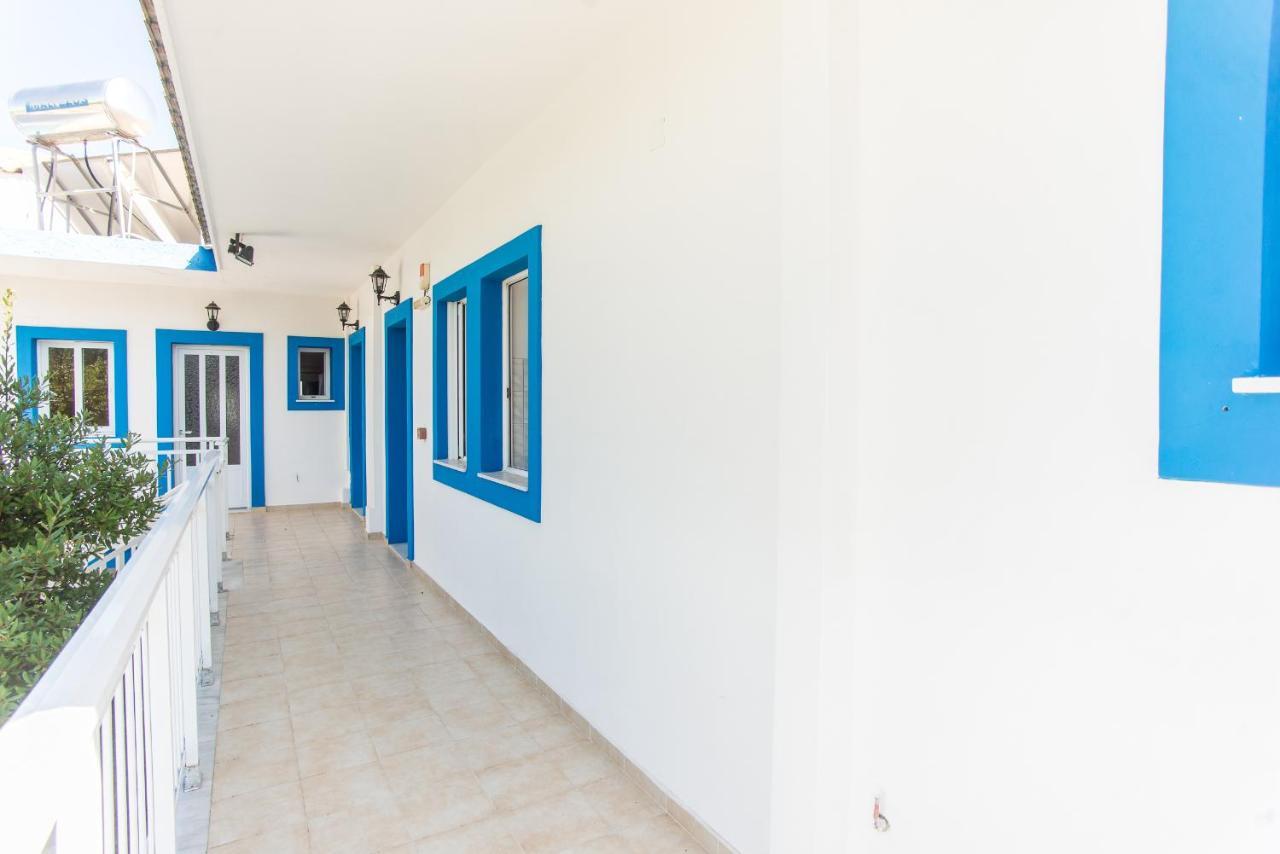 Blue White Apartments - Kefallonia Poolside Retreats 스파르티아 외부 사진