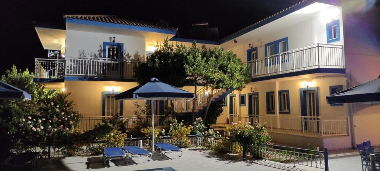 Blue White Apartments - Kefallonia Poolside Retreats 스파르티아 외부 사진