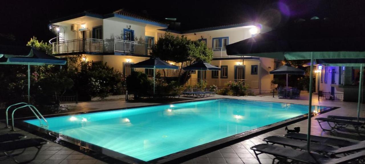 Blue White Apartments - Kefallonia Poolside Retreats 스파르티아 외부 사진