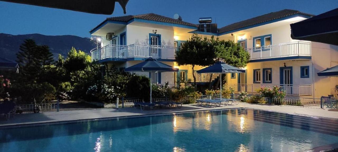 Blue White Apartments - Kefallonia Poolside Retreats 스파르티아 외부 사진
