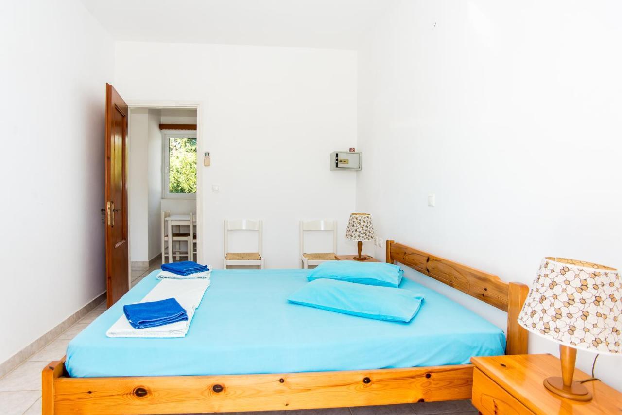 Blue White Apartments - Kefallonia Poolside Retreats 스파르티아 외부 사진