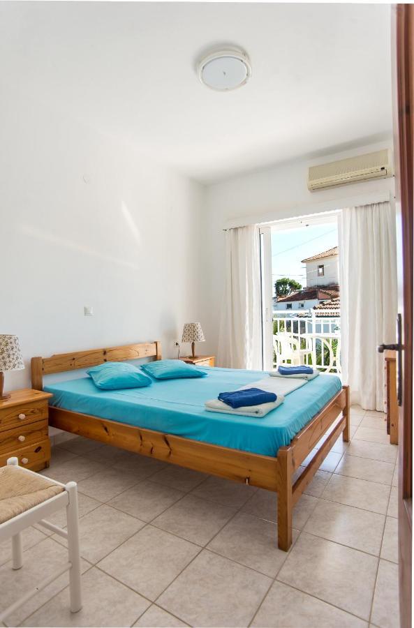 Blue White Apartments - Kefallonia Poolside Retreats 스파르티아 외부 사진
