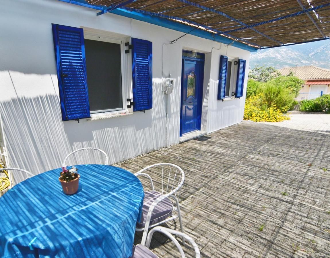 Blue White Apartments - Kefallonia Poolside Retreats 스파르티아 외부 사진