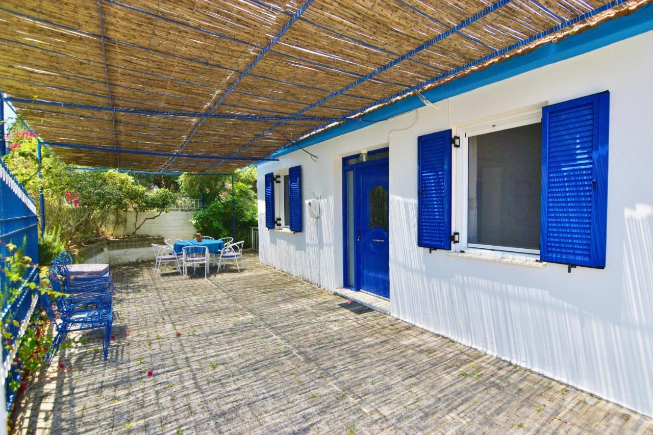 Blue White Apartments - Kefallonia Poolside Retreats 스파르티아 외부 사진