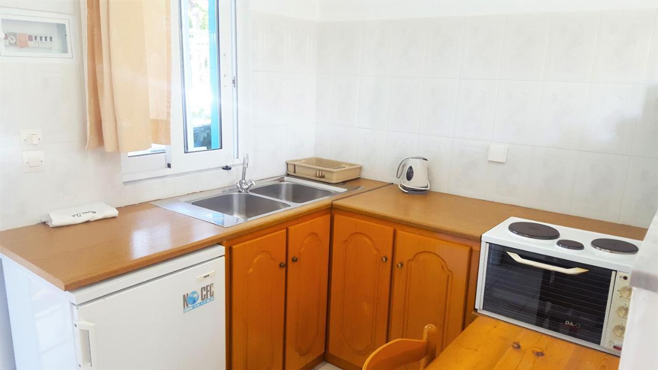 Blue White Apartments - Kefallonia Poolside Retreats 스파르티아 외부 사진