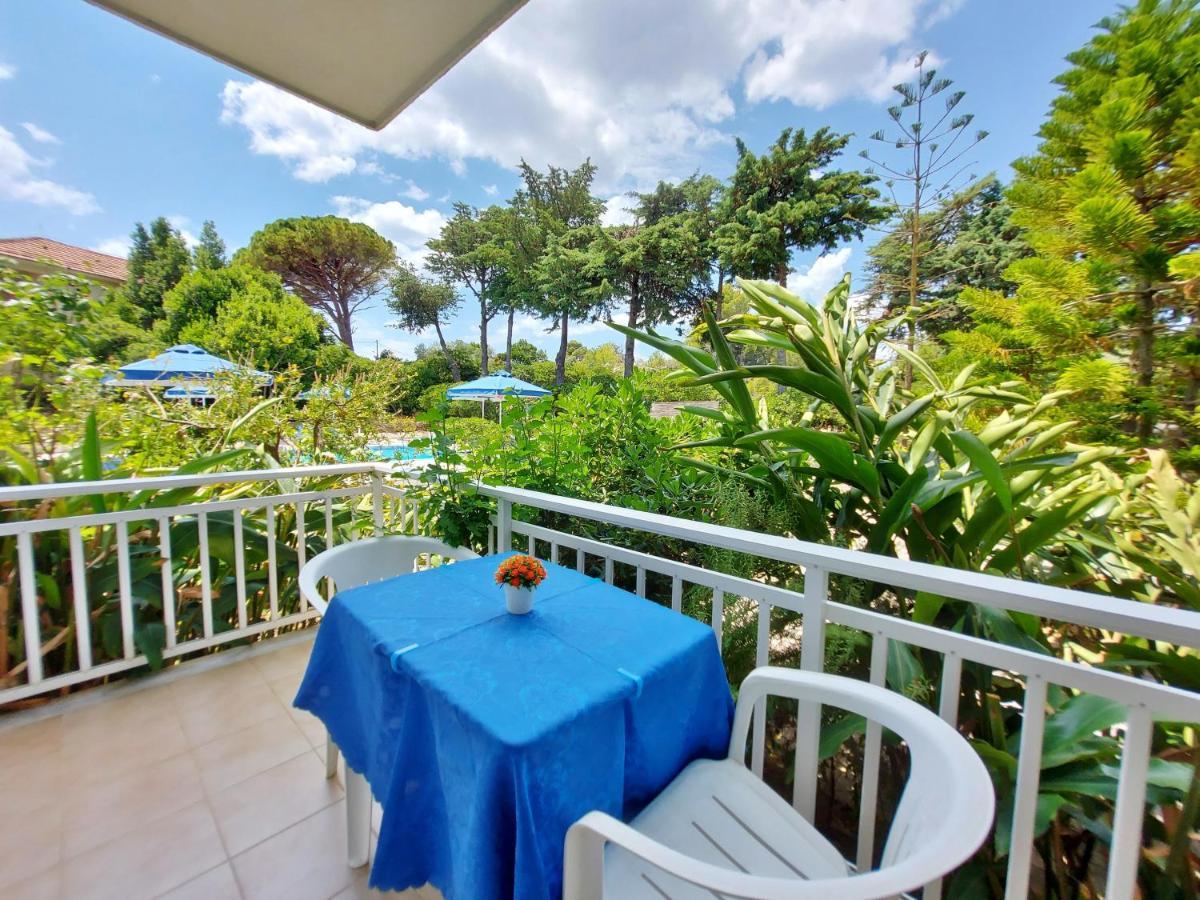 Blue White Apartments - Kefallonia Poolside Retreats 스파르티아 외부 사진