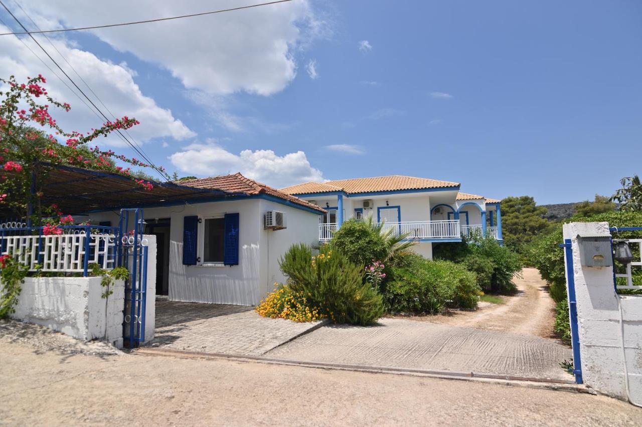 Blue White Apartments - Kefallonia Poolside Retreats 스파르티아 외부 사진