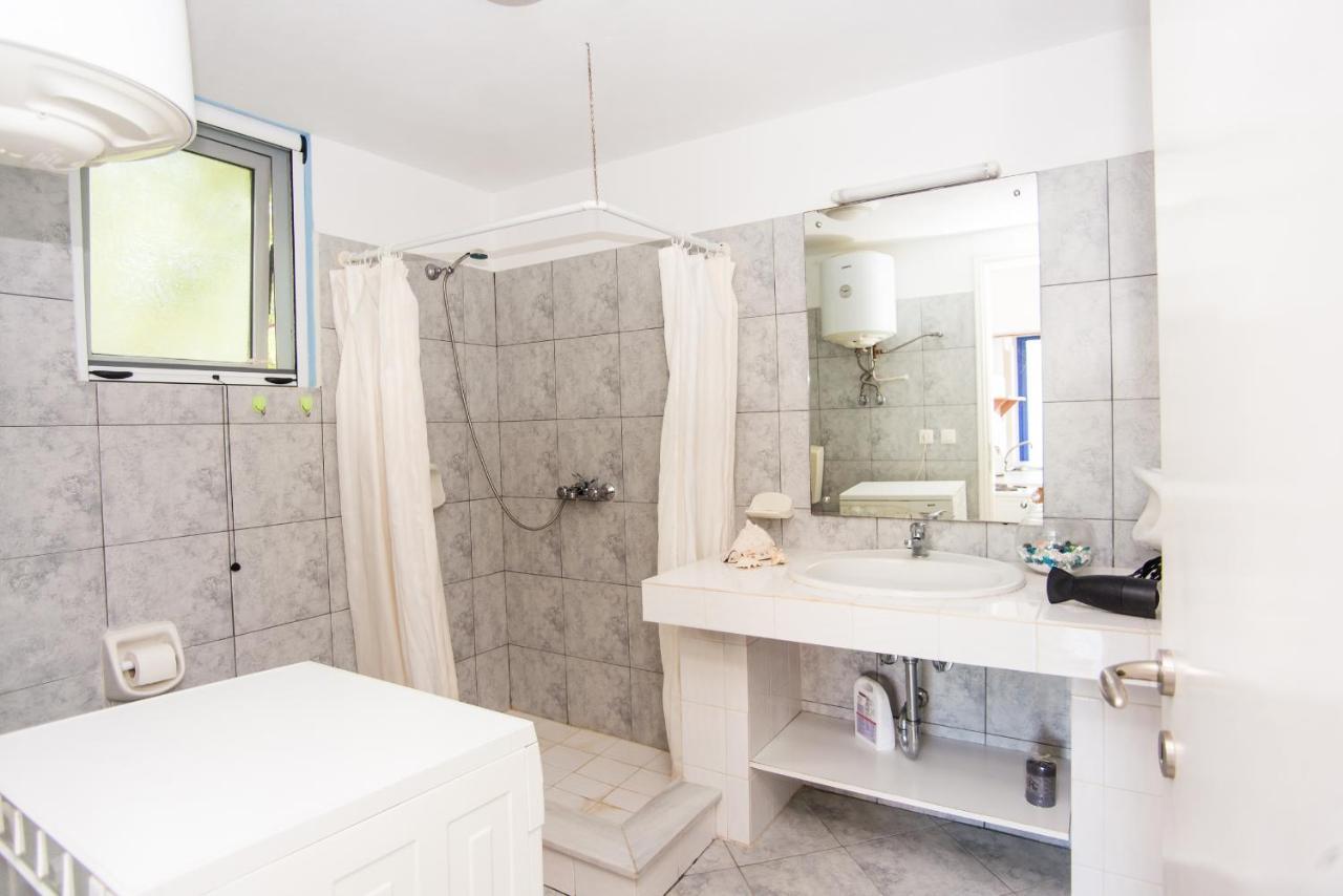 Blue White Apartments - Kefallonia Poolside Retreats 스파르티아 외부 사진