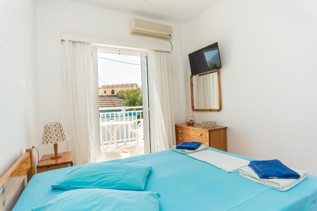 Blue White Apartments - Kefallonia Poolside Retreats 스파르티아 외부 사진