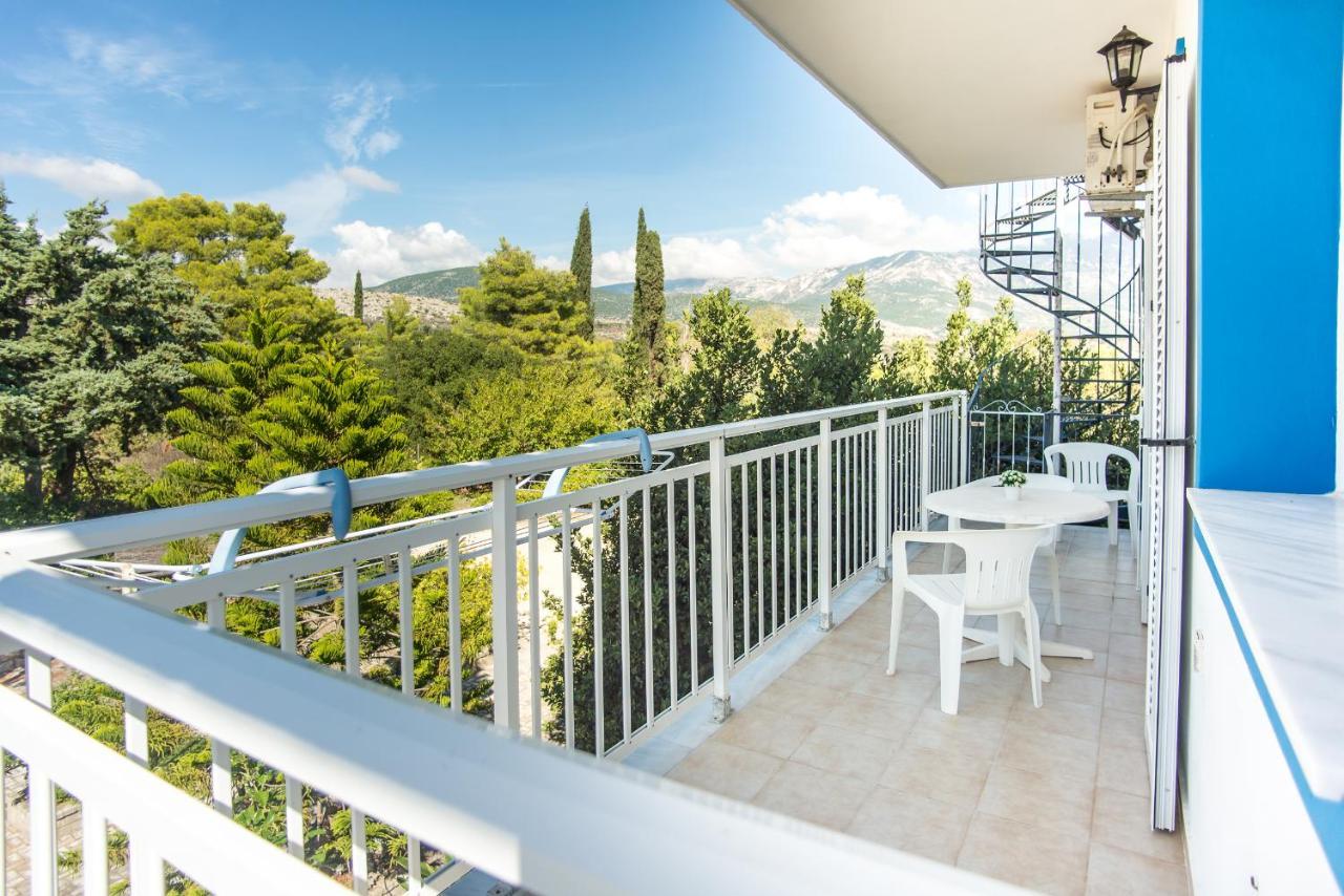 Blue White Apartments - Kefallonia Poolside Retreats 스파르티아 외부 사진