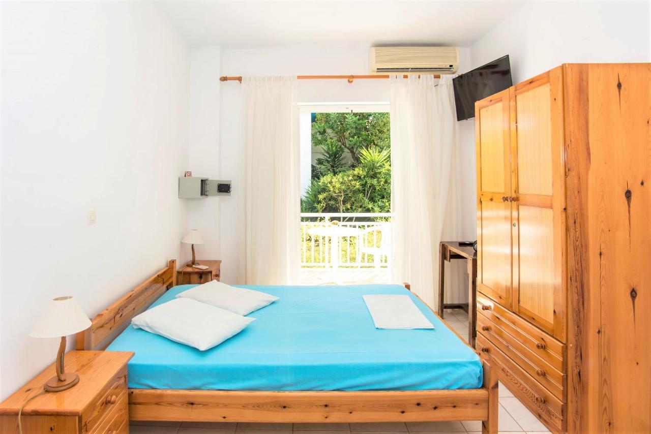 Blue White Apartments - Kefallonia Poolside Retreats 스파르티아 외부 사진