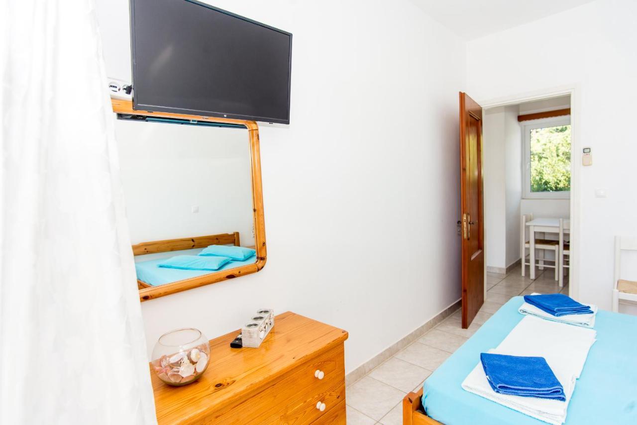 Blue White Apartments - Kefallonia Poolside Retreats 스파르티아 외부 사진