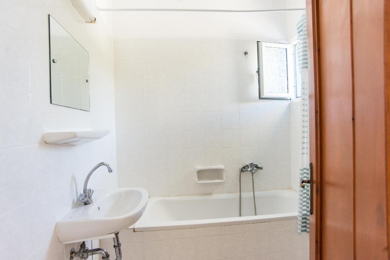 Blue White Apartments - Kefallonia Poolside Retreats 스파르티아 외부 사진