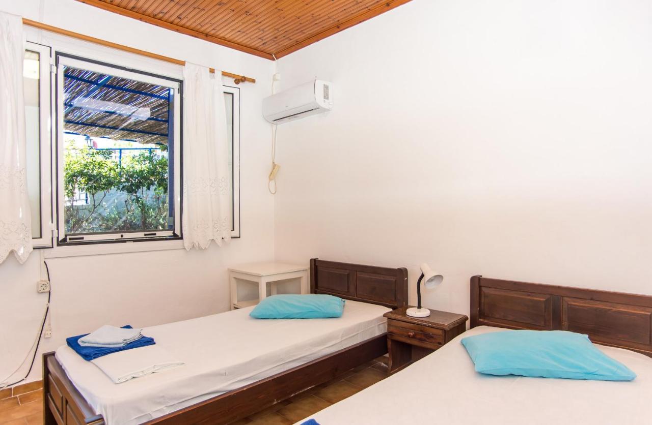 Blue White Apartments - Kefallonia Poolside Retreats 스파르티아 외부 사진