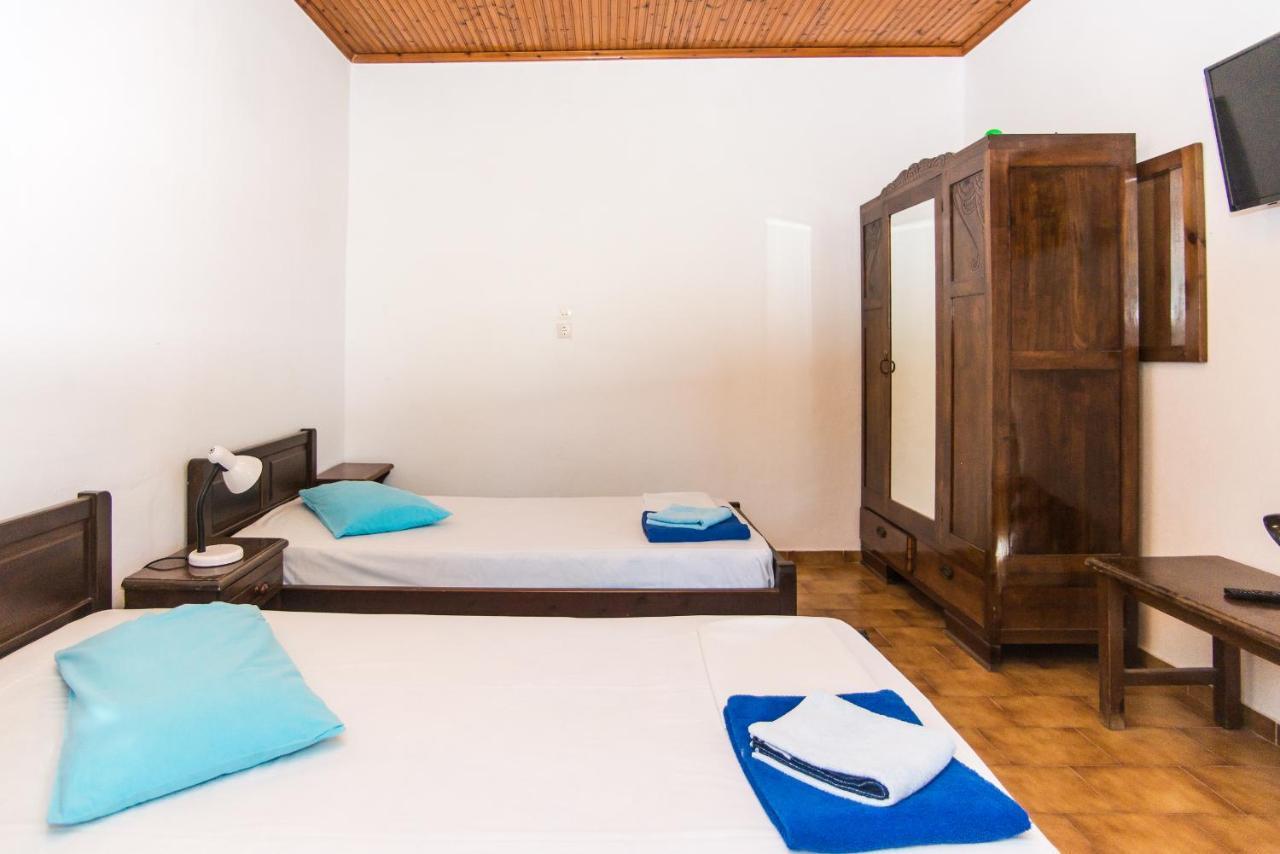 Blue White Apartments - Kefallonia Poolside Retreats 스파르티아 외부 사진