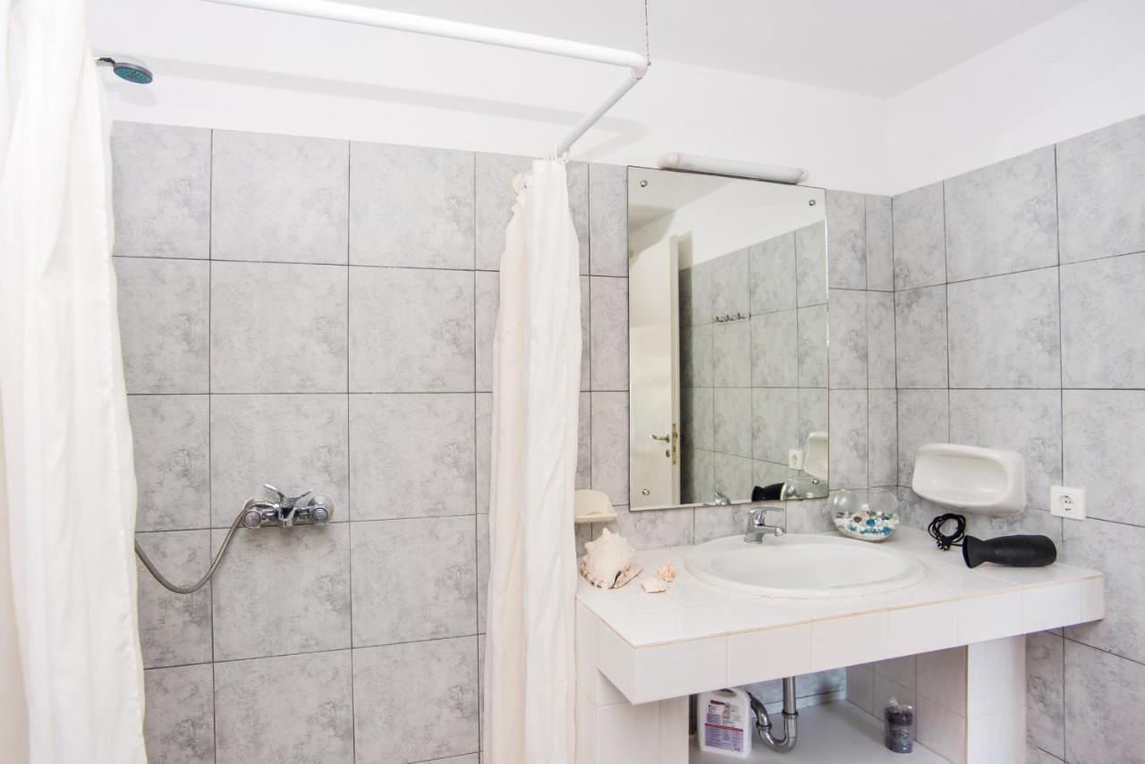 Blue White Apartments - Kefallonia Poolside Retreats 스파르티아 외부 사진
