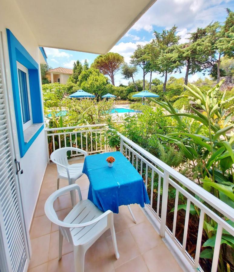 Blue White Apartments - Kefallonia Poolside Retreats 스파르티아 외부 사진