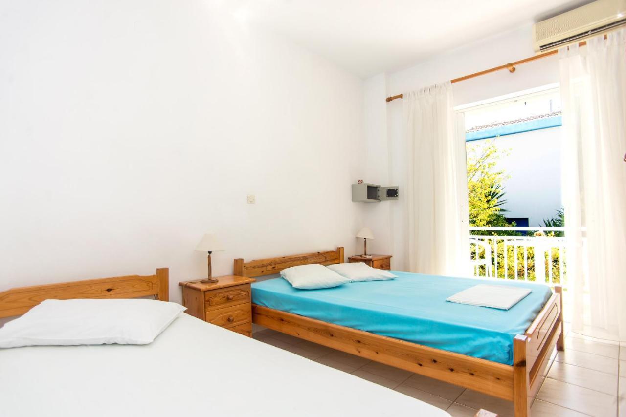 Blue White Apartments - Kefallonia Poolside Retreats 스파르티아 외부 사진