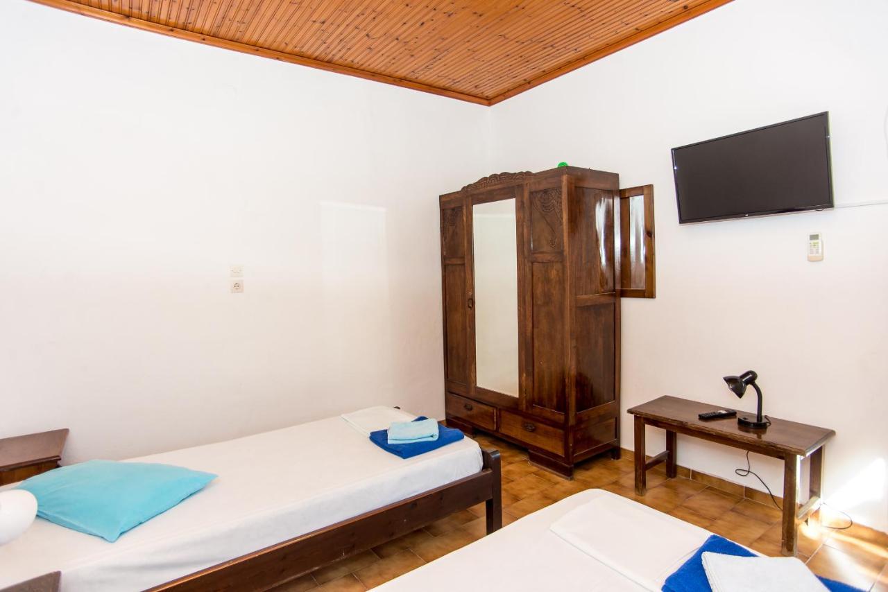 Blue White Apartments - Kefallonia Poolside Retreats 스파르티아 외부 사진