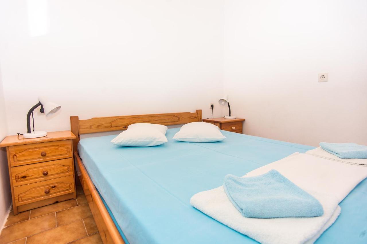 Blue White Apartments - Kefallonia Poolside Retreats 스파르티아 외부 사진